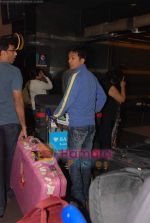 Vikram Phadnis leave for IIFA Colombo in Mumbai Airport on 1st June 2010 (7).JPG